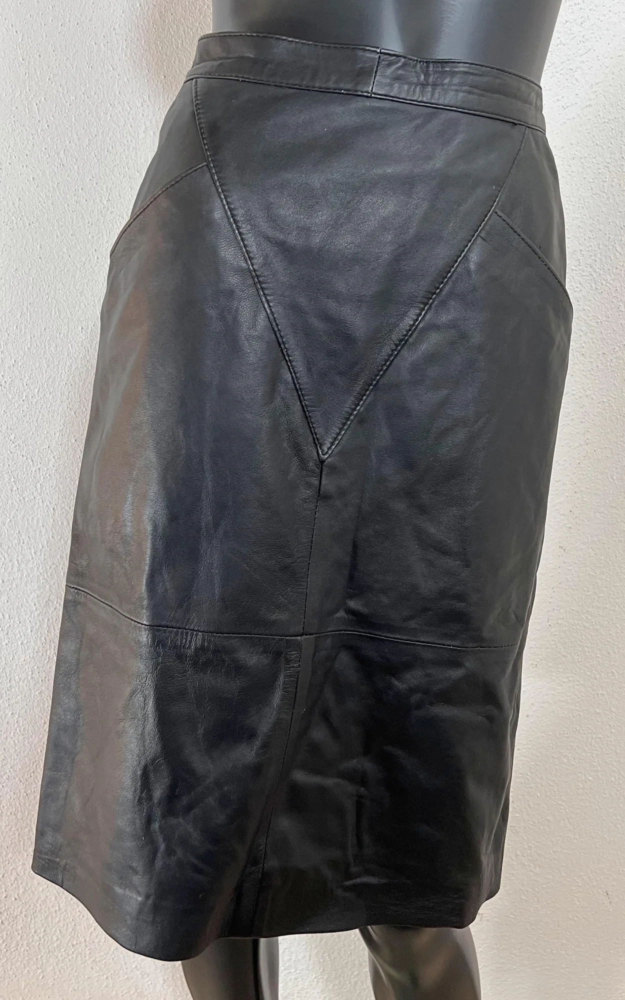 Preloved Pencil Skirt S Leather, seller photo 1 | The Leather Pencil, Relover