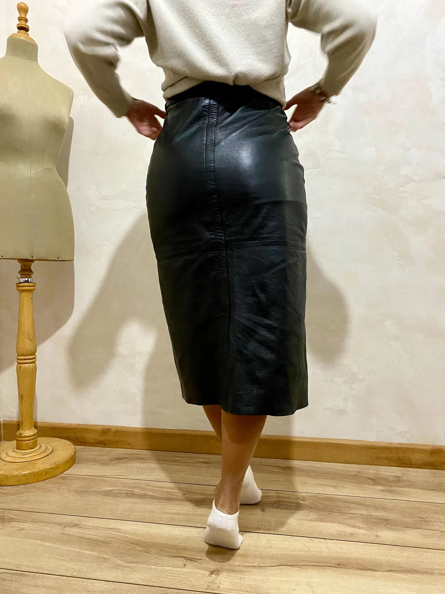 Second Hand Midi Skirt L/XL (EU 42-44 / UK 12-14 / US 8-10) Real leather, seller photo 1 | The Leather Pencil, Relover