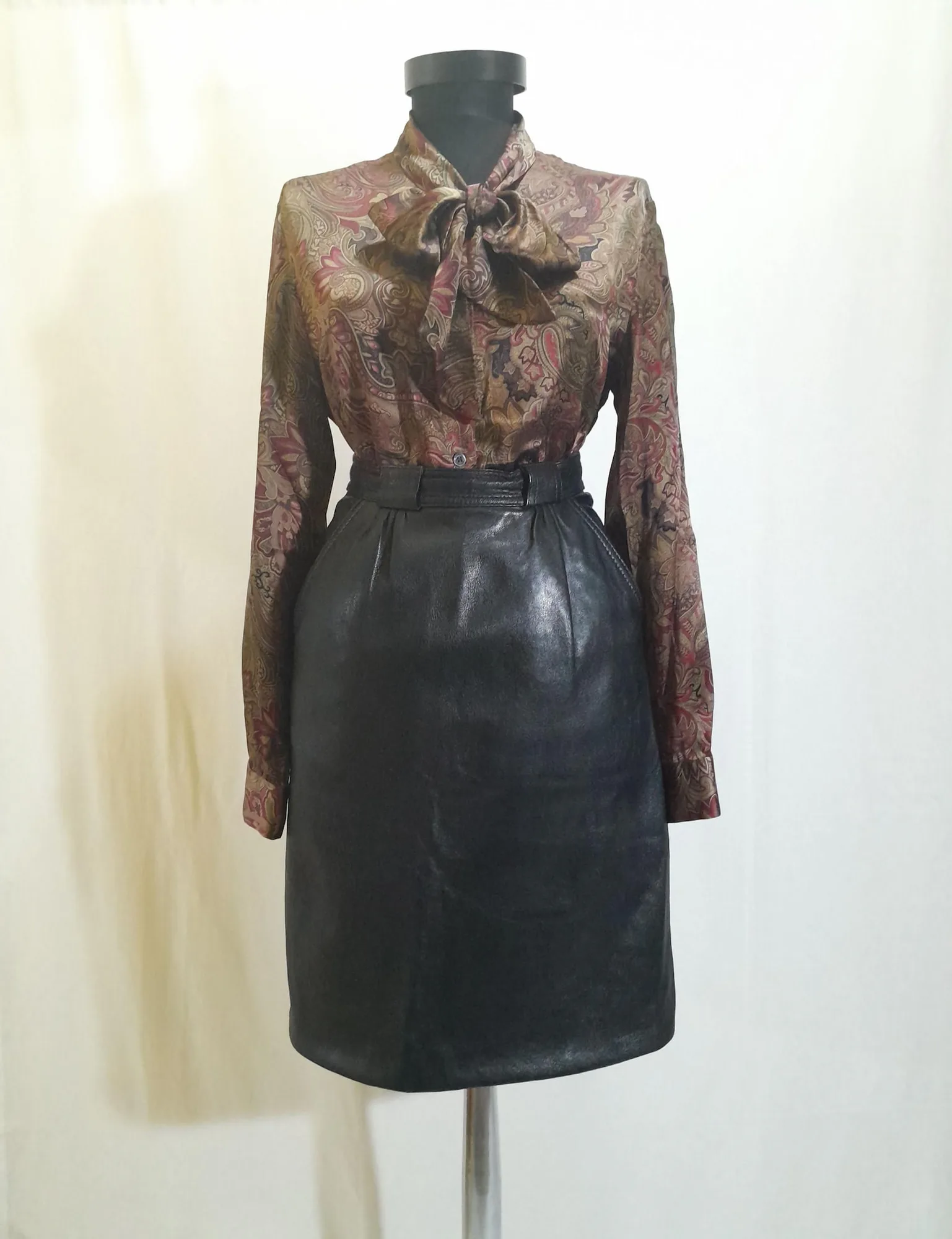 Second Hand Midi Skirt S Black, seller photo 1 | The Leather Pencil, Relover