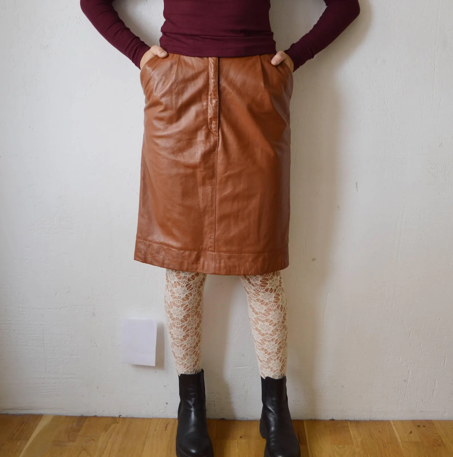 Second Hand Pencil Skirt M (label 40) Leather, seller photo 1 | The Leather Pencil, Relover