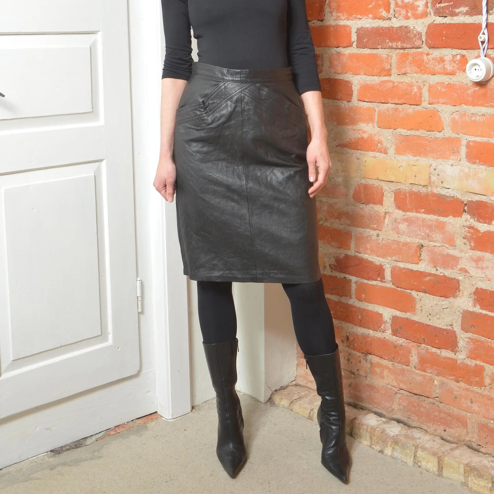 Second Hand Skirt L (label 14) Black, seller photo 1 | The Leather Pencil, Relover