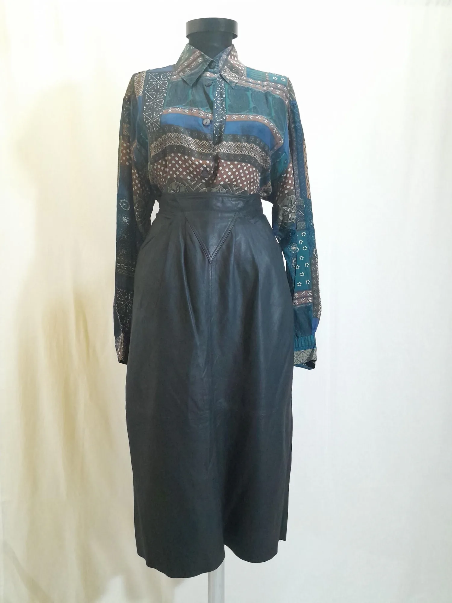 Second Hand Skirt M/L Leather, seller photo 1 | The Leather Pencil, Relover