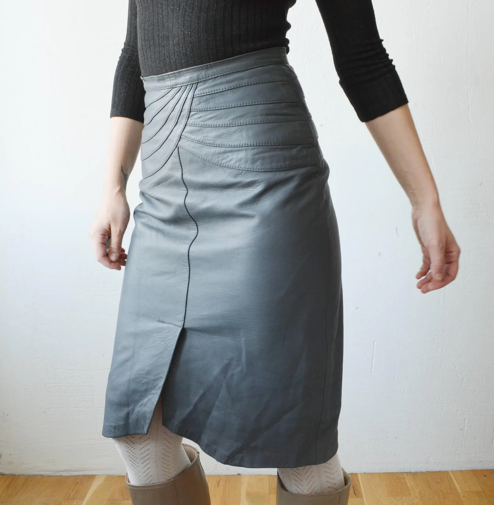Vintage Pencil Skirt M (label 30) Grey, seller photo 1 | The Leather Pencil, Relover
