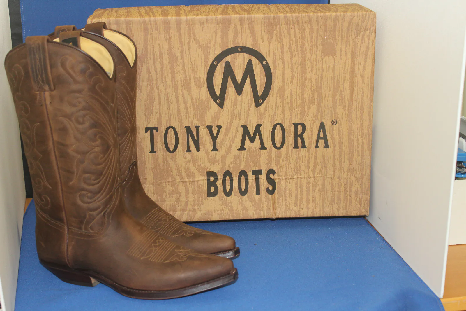 tony mora Brown Leder Footwear, seller photo 1 | The Long Way West, Relover