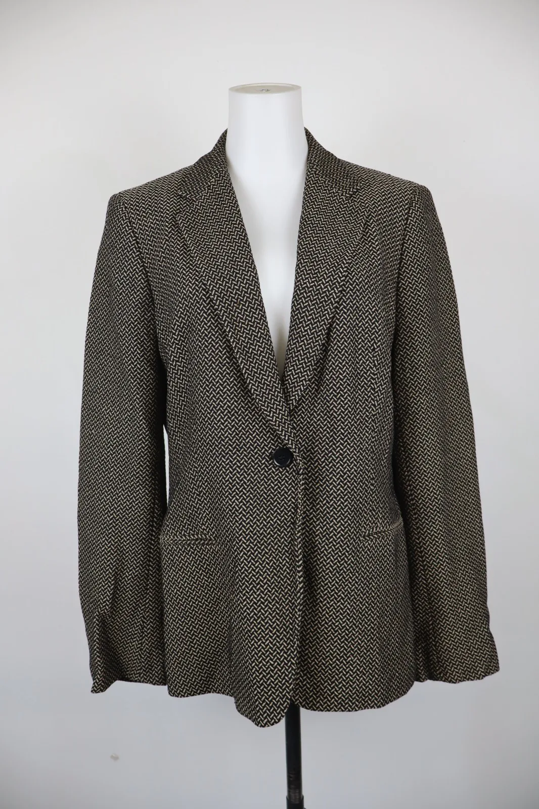 Max Mara Black Wool Blazer, seller photo 1 | The Quiet Shoulder, Relover