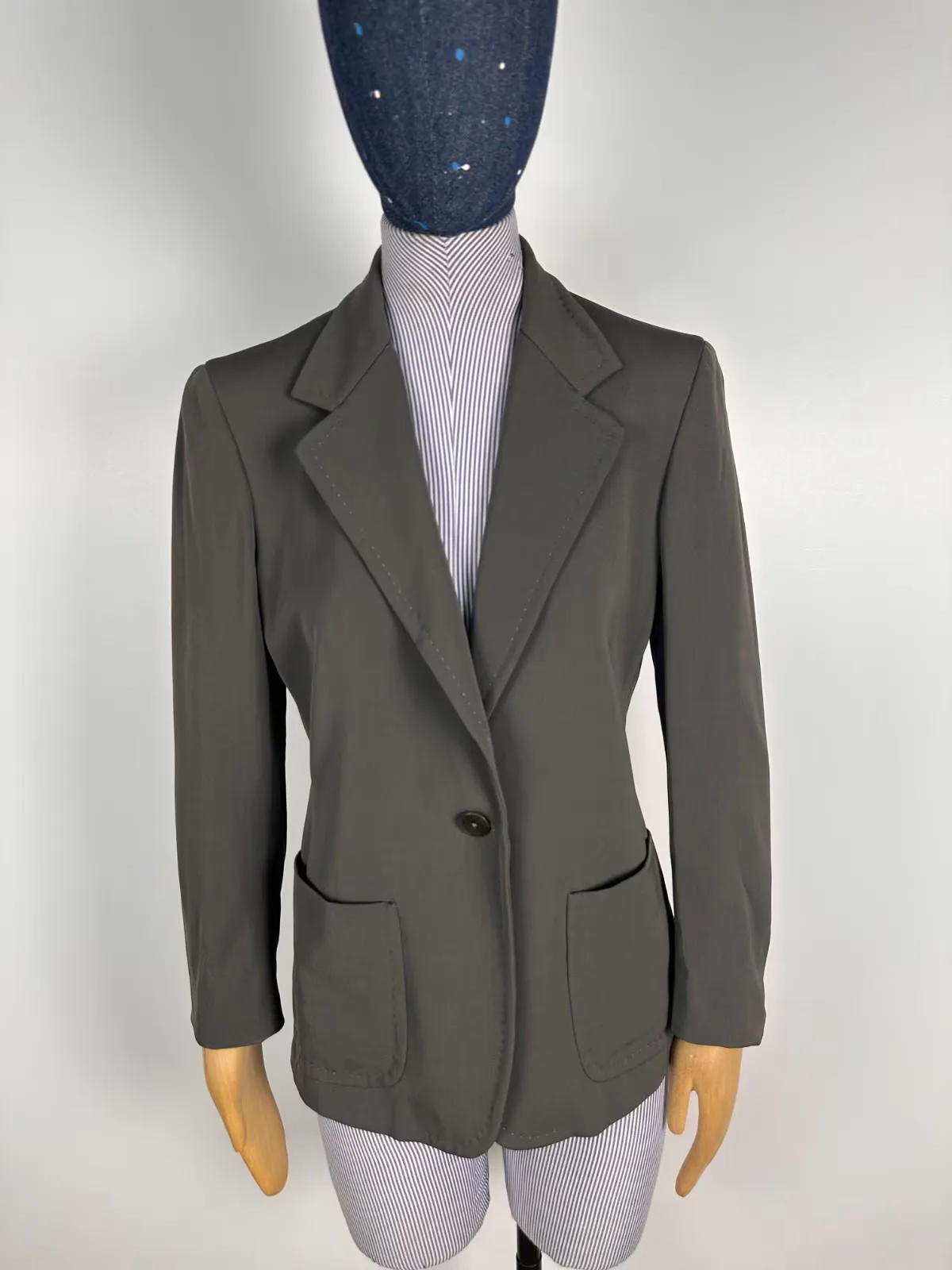 Max Mara Gray Wool Blazer (US6), seller photo 1 | The Quiet Shoulder, Relover